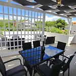 Deluxe MKC Apartments
