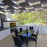 Deluxe MKC Apartments